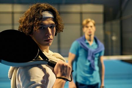 Padel vs Tenis: 5 nawyków z kortu tenisowego, które musisz porzucić, by zacząć wygrywać